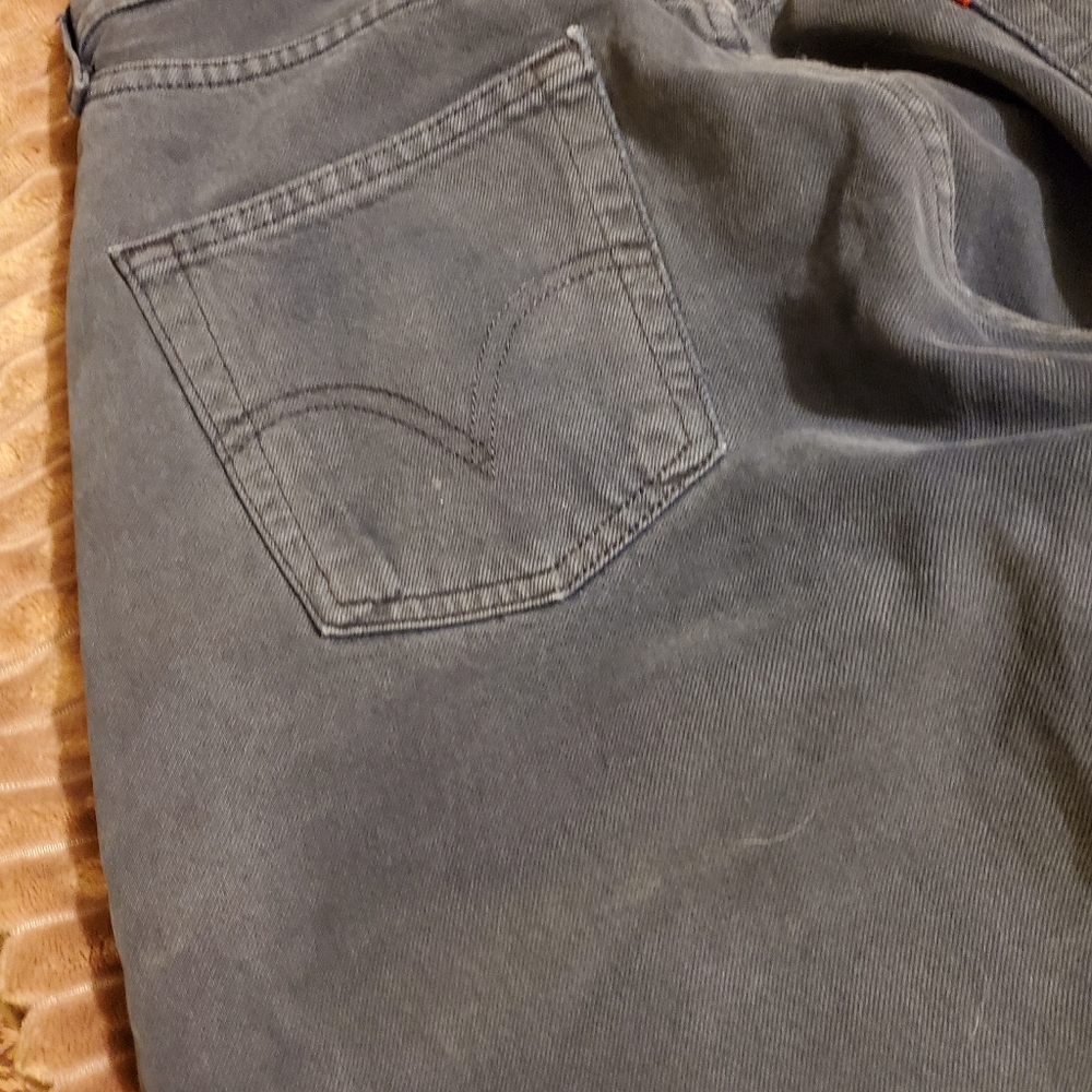 Levis - Picture 4 of 7